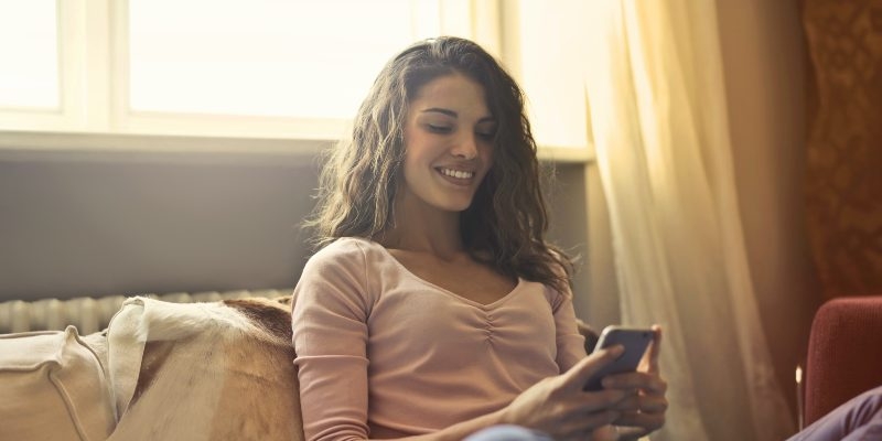 Le storie raggiungono Linkedin