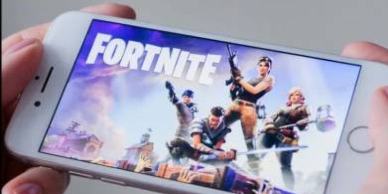 Iphone offre alle stelle con Fortnite installato su Ebay