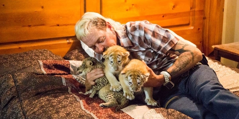 Tiger King, riapertura dello zoo e serie con Nicolas Cage