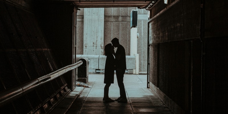 Tinder genera amore in isolamento